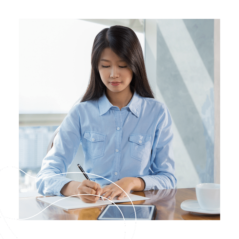 woman doing content marketing